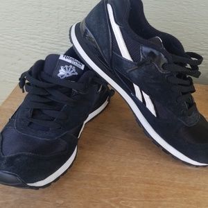 reebok classics black sneakers